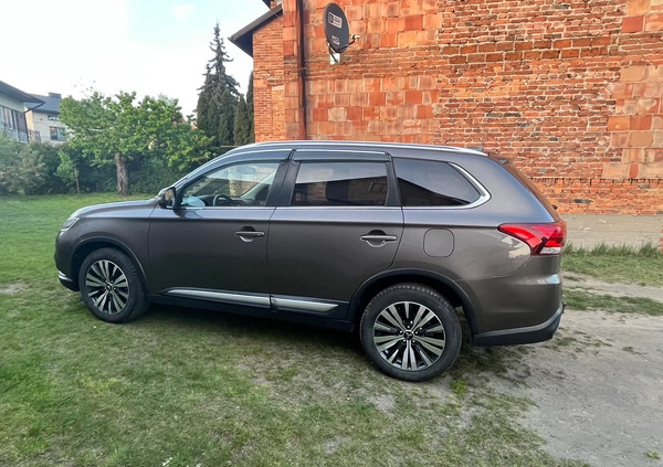 Mitsubishi Outlander cena 75900 przebieg: 68000, rok produkcji 2019 z Brzeziny małe 211